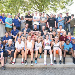 Fans begrüßen das Team der Blue Dolphins