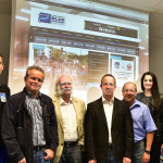 Vorstellung der neuen Website während einer Pressekonferenz.