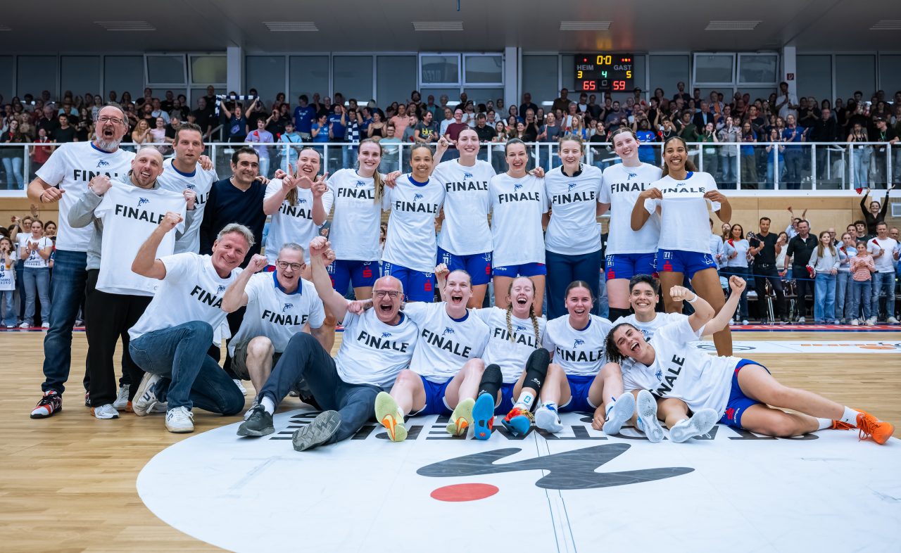 Blue Dolphins Marburg schlagen Syntainics MBC aus Halle und spielen um Meisterschaft